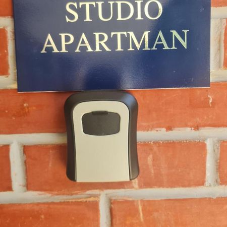 Studio Apartman Karler 카를로바츠 외부 사진