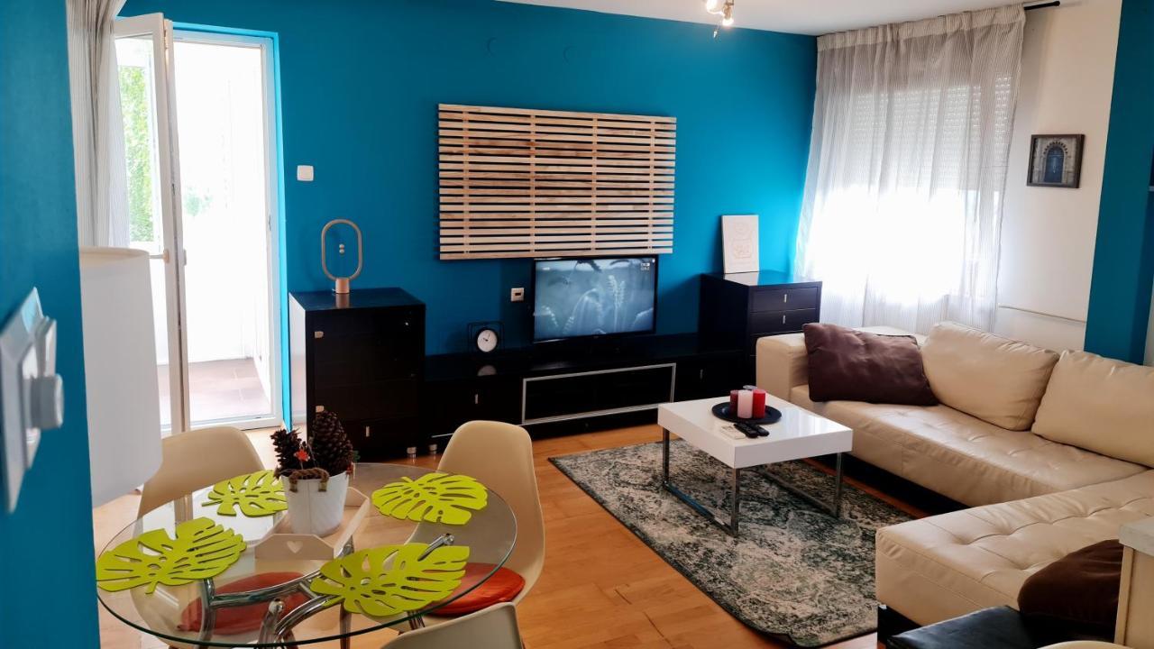 Studio Apartman Karler 카를로바츠 외부 사진