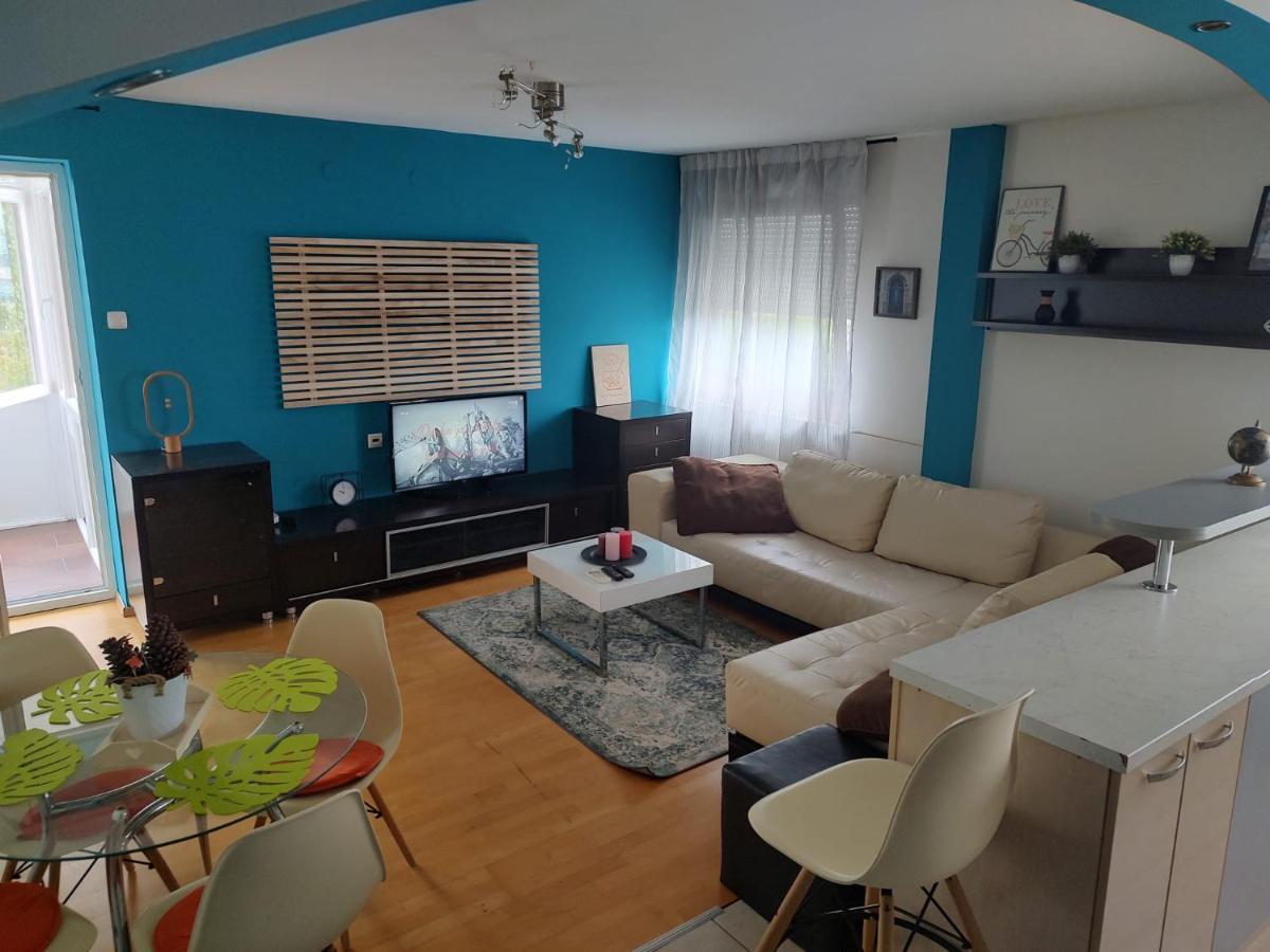 Studio Apartman Karler 카를로바츠 외부 사진